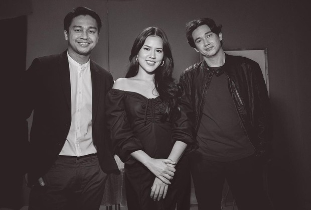Bersama Adipati Dolken dan Deva Mahenra Sebagai Bintang Video Clip Ragu / sumber : instagram.com/raisa6690 Bersama Adipati Dolken dan Deva Mahenra Sebagai Bintang Video Clip Ragu / sumber : instagram.com/raisa6690