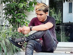 Tampil Beda! Charly Van Houten Kini Bergaya Oppa Korea, Tak Lagi Belah Tengah Tampil Beda! Charly Van Houten Kini Bergaya Oppa Korea, Tak Lagi Belah Tengah