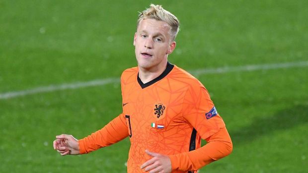 BERGAMO, ITALY - OCTOBER 14:  Danny Van De Beek of Netherlands looks on during the UEFA Nations League group stage match between Italy and Netherlands at Stadio Atleti Azzurri d'Italia on October 14, 2020 in Bergamo, Italy. (Photo by Alessandro Sabattini/Getty Images)