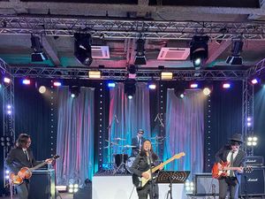 Intip Serunya Kolaborasi Endah N Rhesa bareng Vincent dan Desta