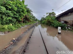 Genangan Air Sempat Ganggu Jalur KA di Banyuwangi