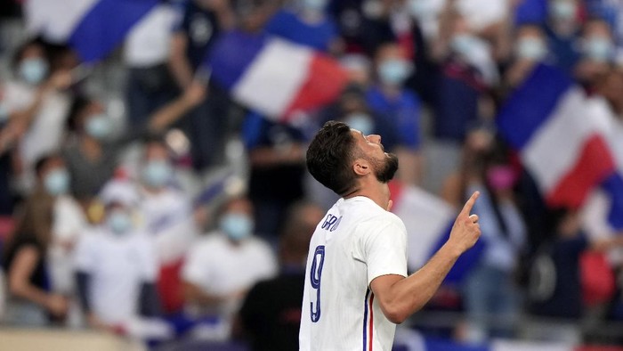 Frances Olivier Giroud celebrates his goal against Bulgaria during the international friendly soccer match between France and Bulgaria at the Stade De France in Saint Denis, North of Paris, France, Tuesday, June 8, 2021. (AP Photo/Francois Mori)