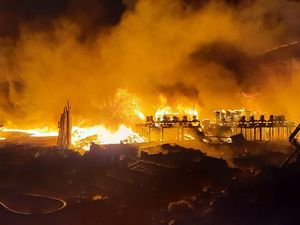 Gudang Biji Plastik di Jakbar Terbakar, Kerugian Ditaksir Rp 3 M