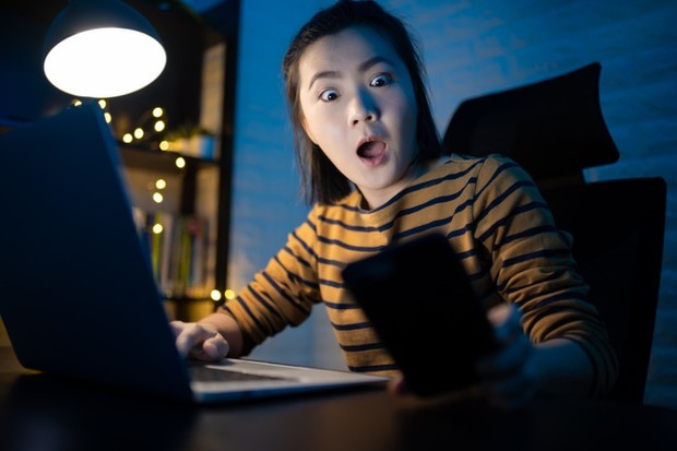 Ilustrasi begadang bisa membuat mata lelah yang memicu mata minus/freepik.com