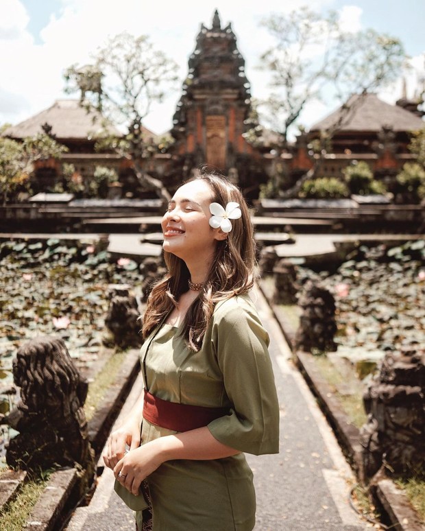Inspirasi kebaya Bali/Foto: instagram.com/pammybowie kebaya bali