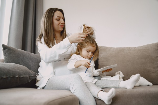 Jangan Terlalu Sering Mengikat Rambut / sumber : freepik.com