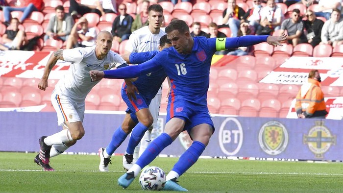 Englands Jordan Henderson fails to score from the penalty spot during the international friendly soccer match between England and Romania in Middlesbrough, England, Sunday, June 6, 2021. (Paul Ellis, Pool via AP)
