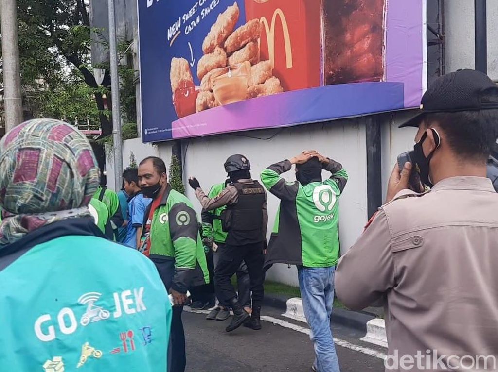 Viral Antrean Panjang BTS Meal di Yogya, Satpol PP Turunkan Personel