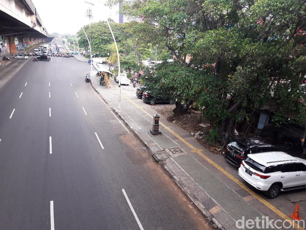 Trotoar Rawasari Mulai Bersih dari Parkir Liar, Begini Kondisinya Trotoar Rawasari Mulai Bersih dari Parkir Liar, Begini Kondisinya