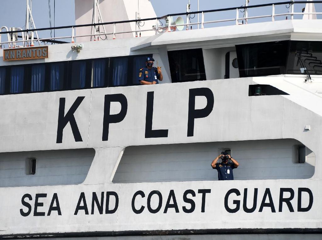 Kapal Berbendera Liberia yang Kandas di Perbatasan RI-Singapura Dievakuasi Kapal Berbendera Liberia yang Kandas di Perbatasan RI-Singapura Dievakuasi