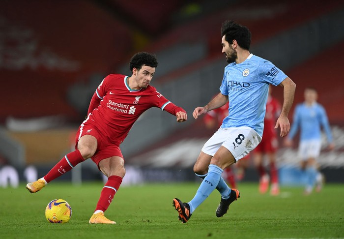 LIVERPOOL, ENGLAND - FEBRUARY 07: Curtis Jones of Liverpool controls the ball under pressure from Ilkay Gundogan of Manchester City during the Premier League match between Liverpool and Manchester City at Anfield on February 07, 2021 in Liverpool, England. Sporting stadiums around the UK remain under strict restrictions due to the Coronavirus Pandemic as Government social distancing laws prohibit fans inside venues resulting in games being played behind closed doors. (Photo by Laurence Griffiths/Getty Images)