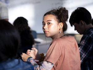 Lebih Dekat dengan Lukita Maxwell, Bintang Genera+ion HBO Keturunan Indonesia