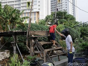 Bina Marga DKI Pastikan Bakal Perbaiki Jembatan Bambu Reyot Kebon Jeruk