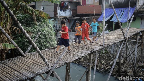 Masih Ada Loh Jembatan Kayu di Jakarta