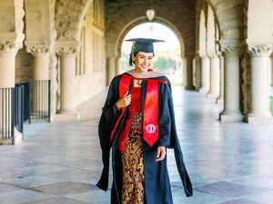 Maudy Ayunda Wisuda Stanford Pakai Kebaya, Desainer Ungkap Filosofinya