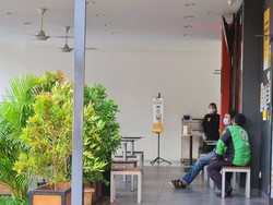 Kerumunan Ojol Order BTS Meal Juga Sempat Terjadi di McD Mampang