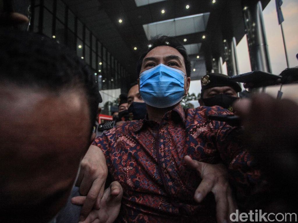 Momen Azis Syamsuddin Keluar dari KPK, Diam Seribu Bahasa