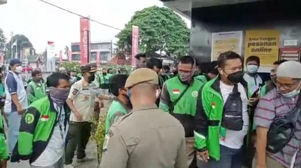 Penyegelan McD Jambi