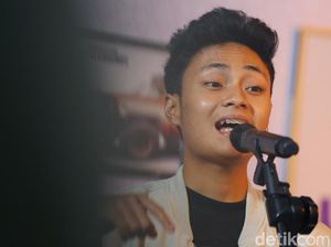 Intip Penampilan Mahen di Kantor detikcom! Intip Penampilan Mahen di Kantor detikcom!