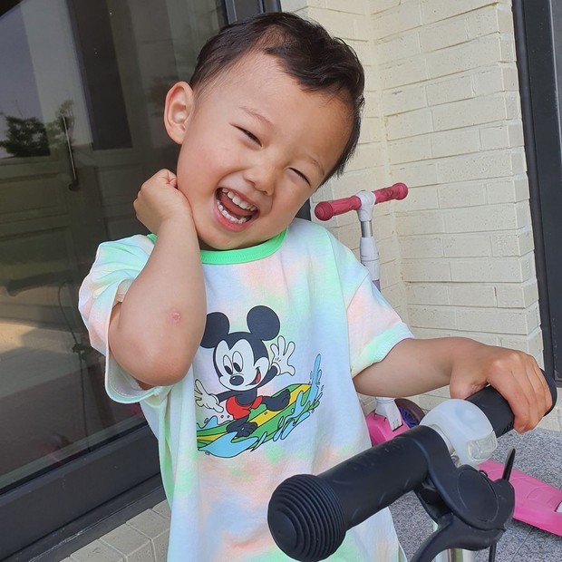 Potret Anggota The Return of Superman/sumber: www.instagram.com/yoonsanghyun0921 Yoon Hee Sung menjadi anggota The Return of Superman.