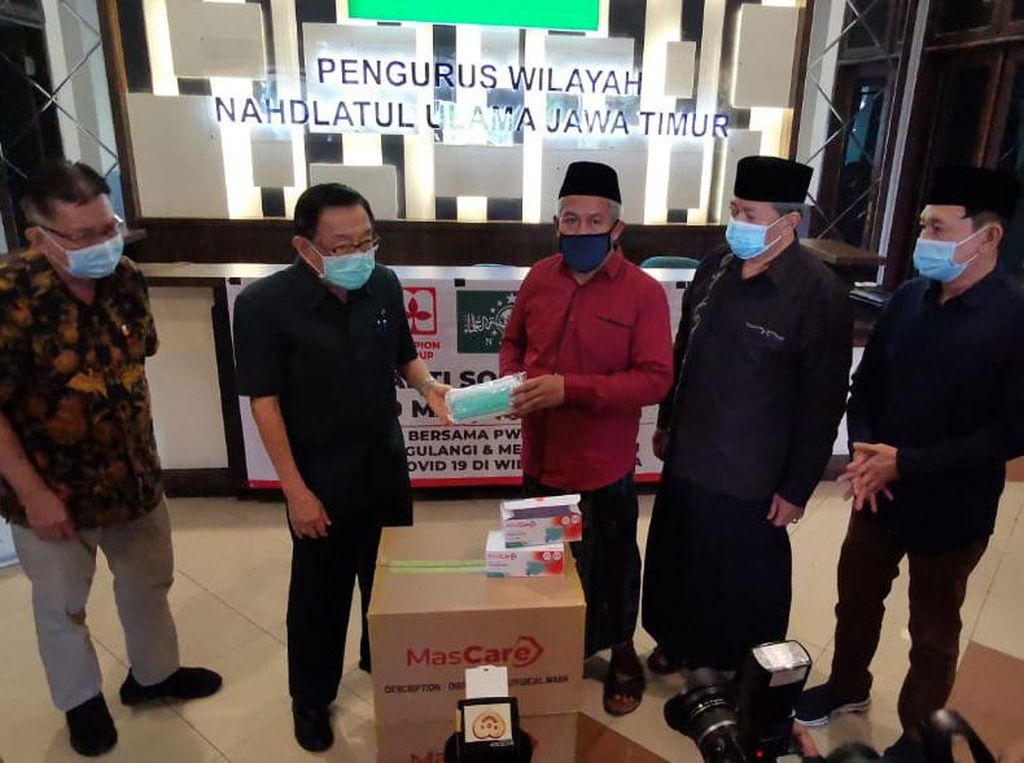 Bantu Penanganan COVID-19 di Bangkalan, PWNU Jatim Kirim 50 Ribu Masker Bantu Penanganan COVID-19 di Bangkalan, PWNU Jatim Kirim 50 Ribu Masker