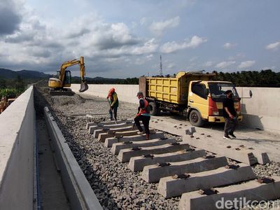 Rel Terpasang, Pembangunan Jalur Kereta Bandara Yogyakarta Dikebut