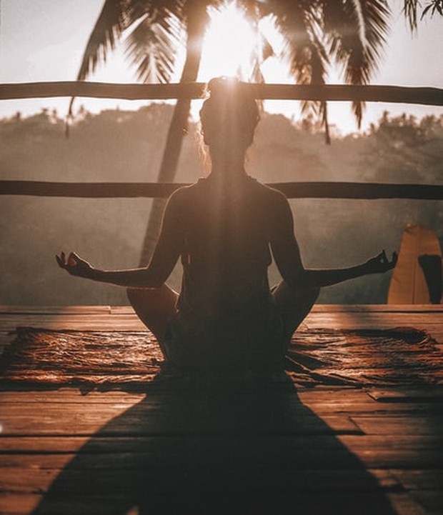 Luangkan sedikit waktumu untuk merilekskan diri dengan meditasi