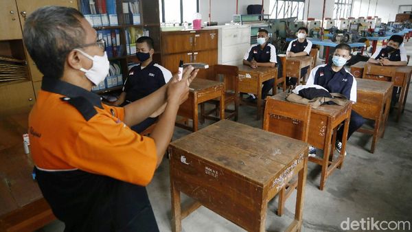 Suasana Belajar Praktek dengan Tatap Muka di SMKN 5 Jakarta