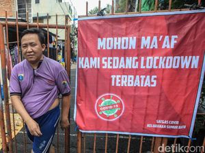 Suasana RW di Kemayoran yang Lockdown Terbatas