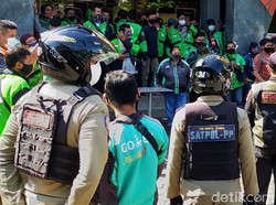 Antrean BTS Meal di McD Timbulkan Kerumunan, Ini Kata Epidemiolog Unair