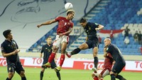 Playoff Piala Asia nantinya berisi empat tim peringkat empat terburuk dan 8 tim peringkat kelima fase grup (juru kunci Grup A-H) dari babak Kualifikasi Piala Dunia. Di play-off, setiap tim akan bermain dua leg dengan menghadapi 1 tim play-off lainnya.