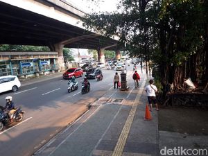 Pemkot Jakpus Usir Petugas Parkir Liar di Trotoar Kayu Putih Rawasari Pemkot Jakpus Usir Petugas Parkir Liar di Trotoar Kayu Putih Rawasari