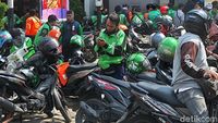 Tumpah Ruah Kerumunan Ojol Imbas BTS Meal di Bandung