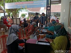 Pemkab Blitar Vaksinasi ke Desa-desa Agar AstraZeneca Tak Kedaluwarsa