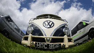 VW Kombi Tetap Modis Walau Sudah Uzur