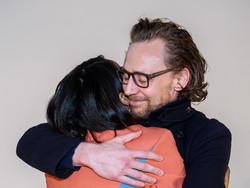 Tom Hiddleston Begitu Dicintai, Ternyata Ini Alasannya