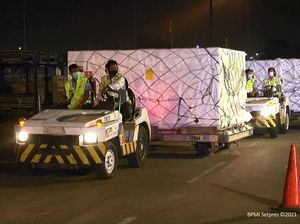 Momen Kedatangan Hampir 1 Juta Dosis Vaksin AstraZeneca dari Jepang