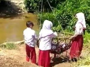 Siswa SD ke Sekolah Pakai Kereta Gantung Membahayakan, KPAI Cek Lokasi