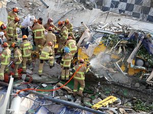 9 Penumpang Bus Tewas Tertimpa Gedung Ambruk