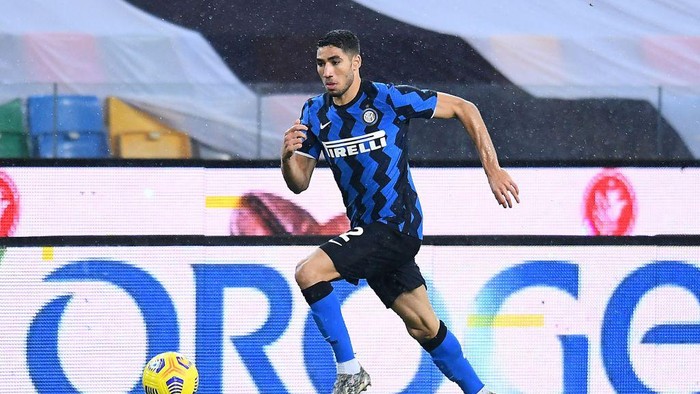 UDINE, ITALY - JANUARY 23: Achraf Hakimi of FC Internazionale in action during the Serie A match between Udinese Calcio and FC Internazionale at Dacia Arena on January 23, 2021 in Udine, Italy. (Photo by Alessandro Sabattini/Getty Images)