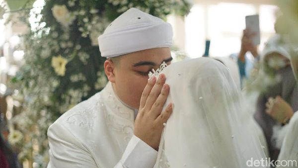 Halal! Ciuman Pertama Ameer Azzikra ke Nadzira Shafa