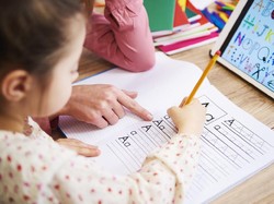 Menuntut Ilmu Hendaknya dengan Niat, Ini Penjelasannya