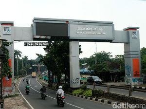 Duh, Gapura Batas Wilayah Tangsel-Jakarta Jadi Korban Vandalisme