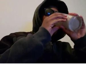 Duh! Tak Pakai Buah, Pria Ini Buat Jus dari Kaus Kaki Kotor yang Diblender