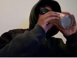 Duh! Tak Pakai Buah, Pria Ini Buat Jus dari Kaus Kaki Kotor yang Diblender