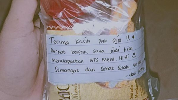 ARMY Beri Makanan untuk Driver Ojol Sebagai Tanda Terima Kasih Antrekan BTS Meal