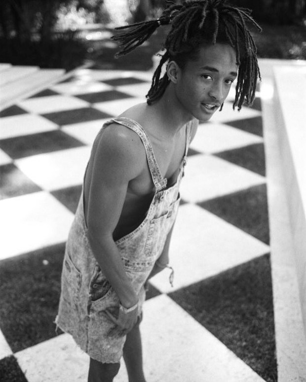 Penampilan Jaden dengan baju kodok tanpa dalaman