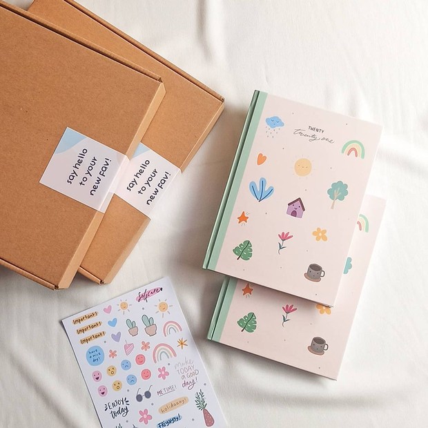 Jurnal/ sumber: instagram.com/paperandreminder/ Mencatat di jurnal selama lima menit setelah bekerja akan membuat mood meningkat.