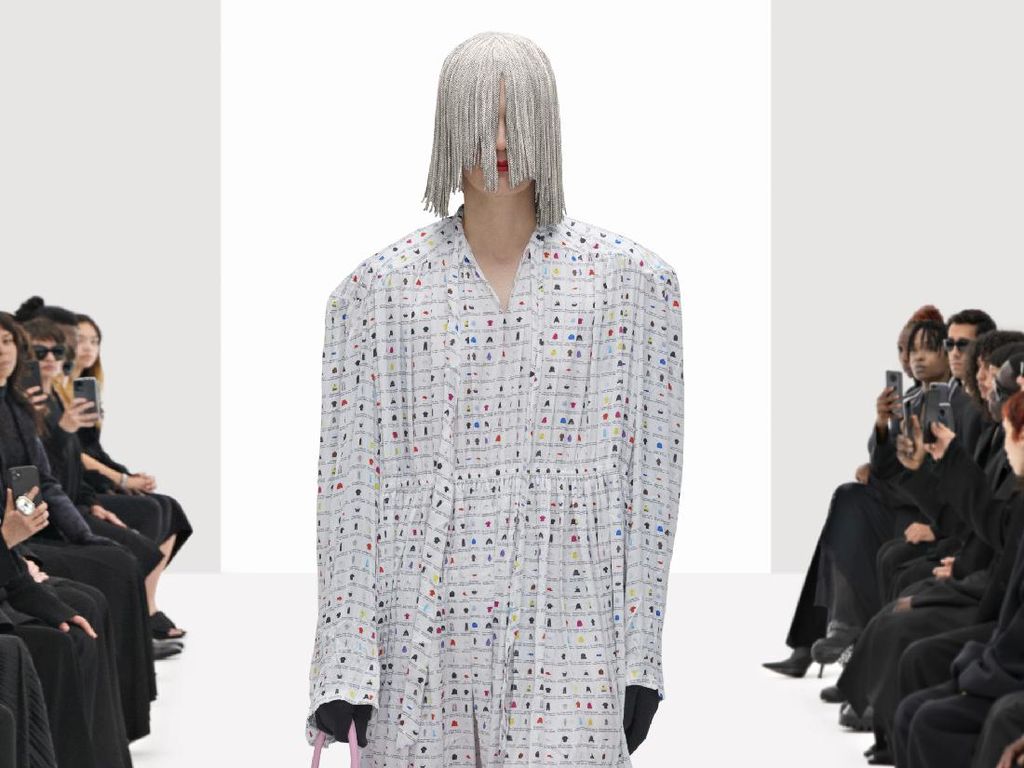 10 Koleksi Terbaru Balenciaga Spring 2022, Diperagakan Model Kloning 10 Koleksi Terbaru Balenciaga Spring 2022, Diperagakan Model Kloning