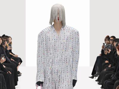 10 Koleksi Terbaru Balenciaga Spring 2022, Diperagakan Model Kloning